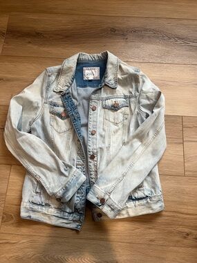 Market & Spruce Faded Light Blue Denim Jacket size large worn once EUC